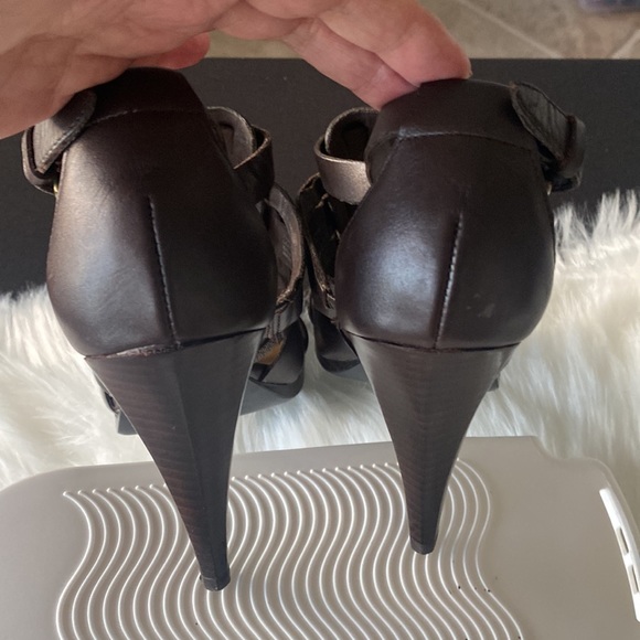 Women’s Worthington Brown heels.  Size 7 1/2 , 4” heel. - Picture 5 of 7